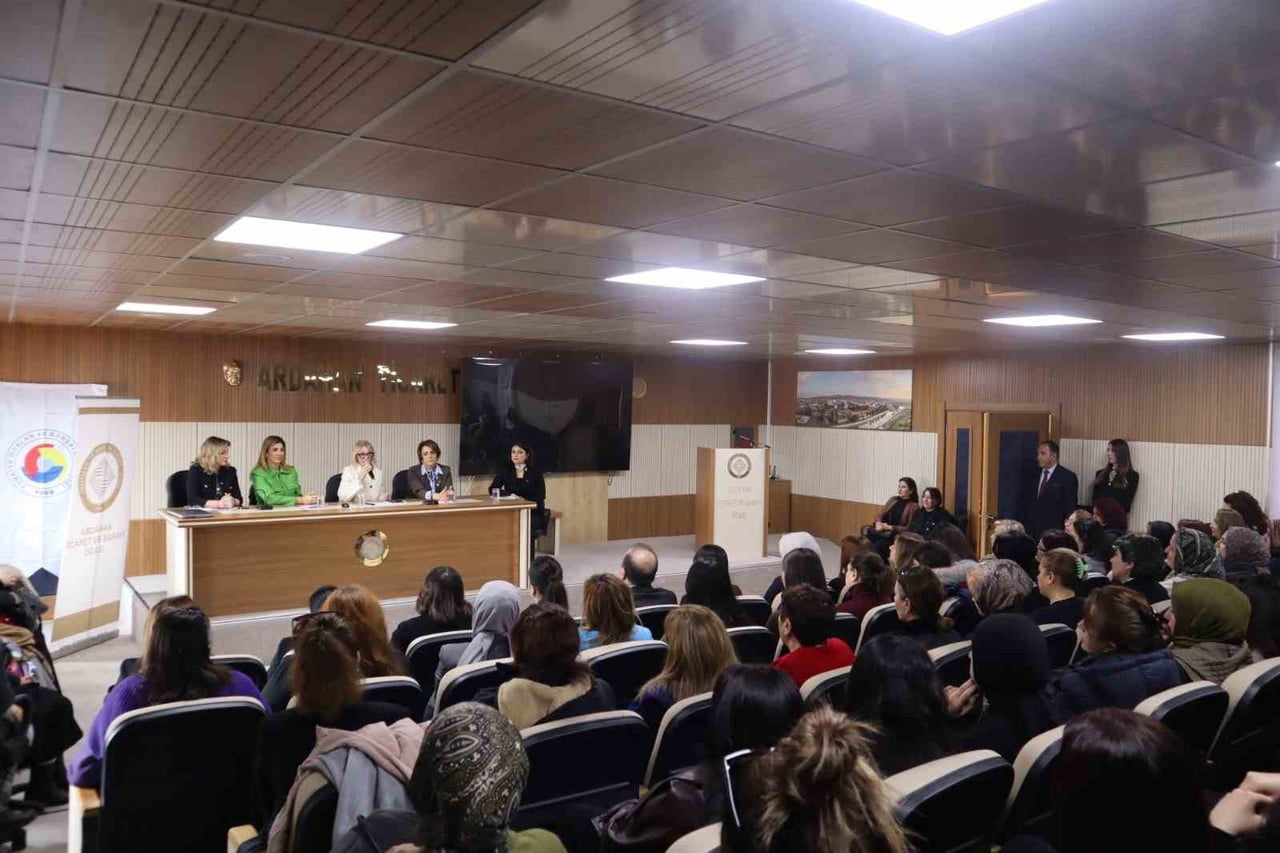 ARDAHAN'DA KADIN GİRİŞİMCİLİĞİ ZİRVESİNE YOĞUN İLGİ. (OLGUN YILDIZ/ARDAHAN-İHA)