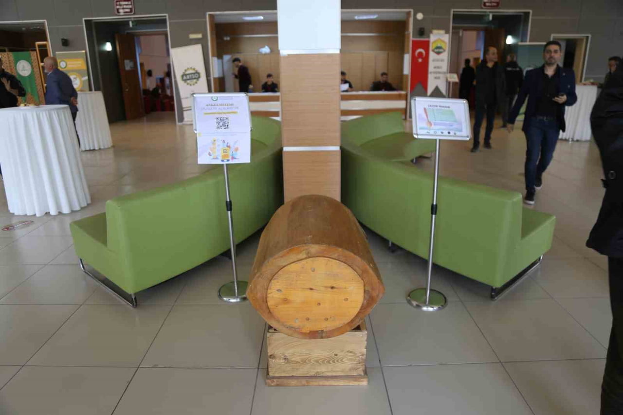 ARTVİN’DE DÜZENLENEN BAL ÇALIŞTAYI’NDA, ARICILIĞIN GELİŞTİRİLMESİ VE ARTVİN BALININ MARKALAŞMASI...