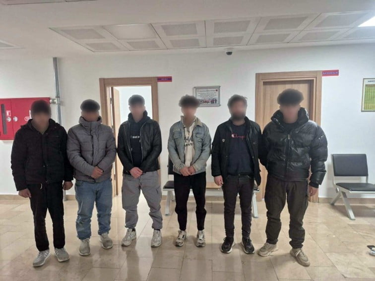 ARTVİN’İN YUSUFELİ İLÇESİNDE JANDARMA EKİPLERİNCE DURDURULAN BİR OTOMOBİLİN BAGAJINDA 6 DÜZENSİZ...