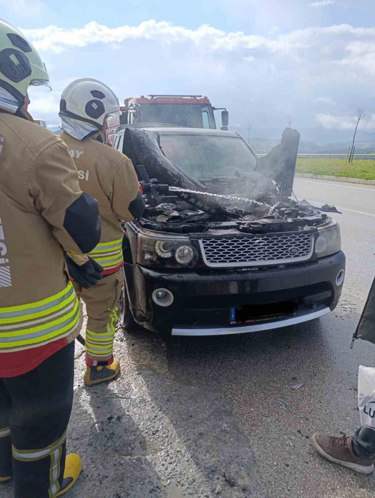 ASA ALTINÖZÜ'DE ARAÇ YANGINI (FOTOĞRAFLI) CEMAL KILINÇ HATAY (İHA) - HATAY’DA SEYİR HALİNDEYKEN...
