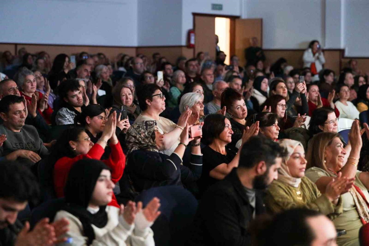 AŞIK VEYSEL TÜRKÜLERİ ALİAĞA'DA YANKILANDI