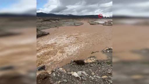 Aşırı yağışlar Akdağ Tabiat Parkına çıkan yolu çökertti