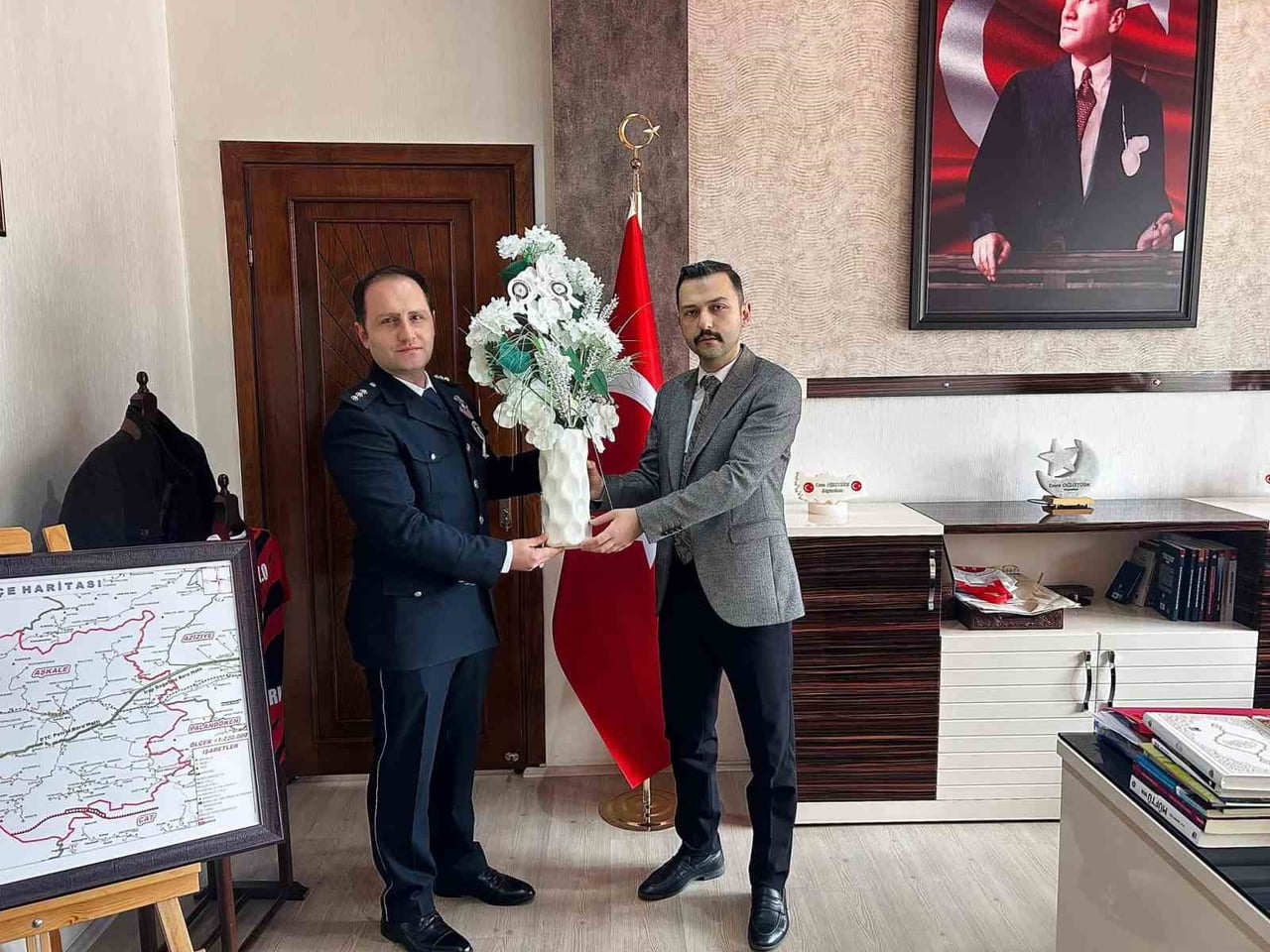 AŞKALE KAYMAKAMI EMRE OĞUZTÜRK, POLİS HAFTASI ETKİNLİKLERİ KAPSAMINDA İLÇE EMNİYET MÜDÜRLÜĞÜ VE...