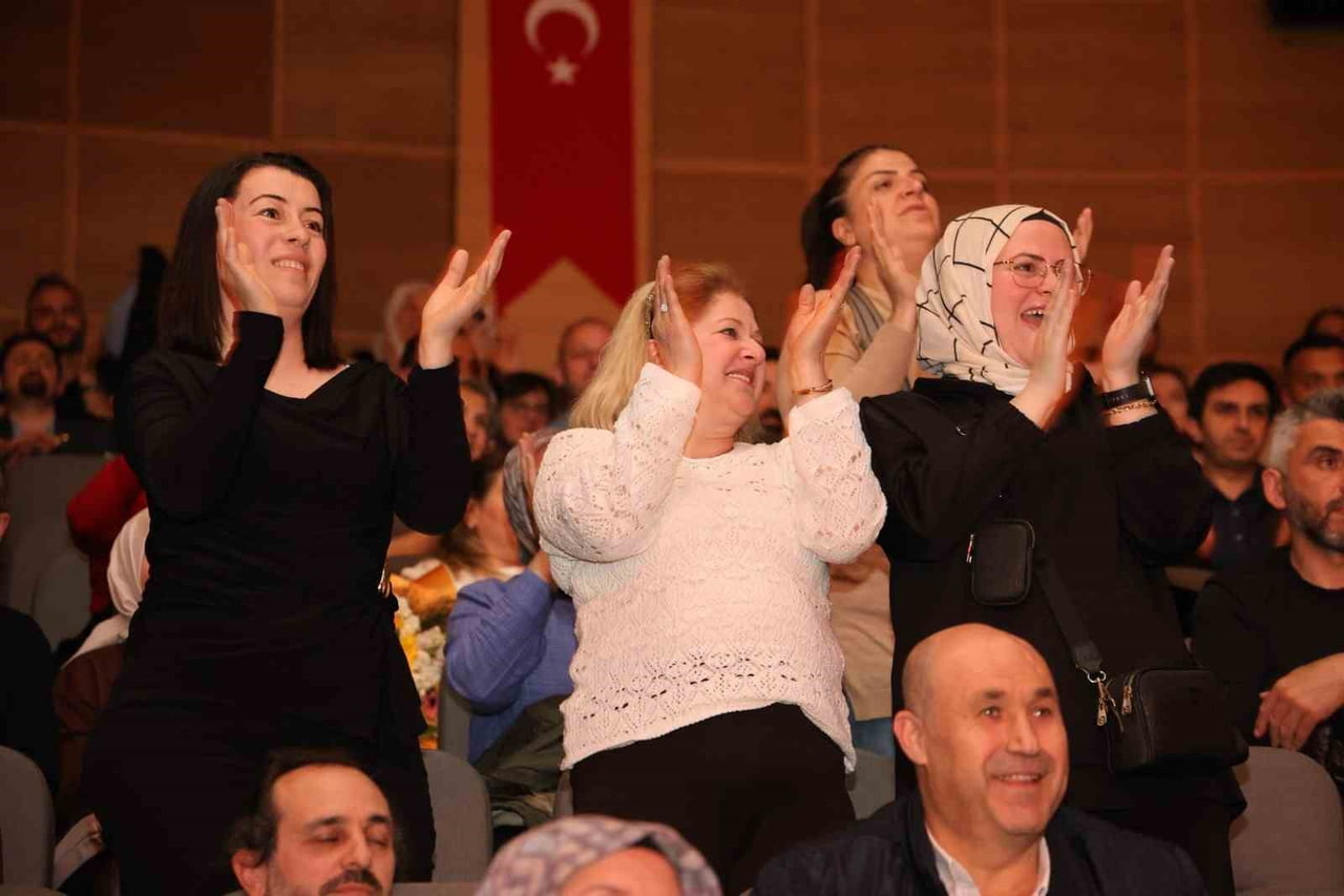 ATA SAHNE SANAT MERKEZİNDE TÜRKİYE’NİN ÖNDE GELEN SANATÇILARININ VE TİYATRO TOPLULUKLARININ...