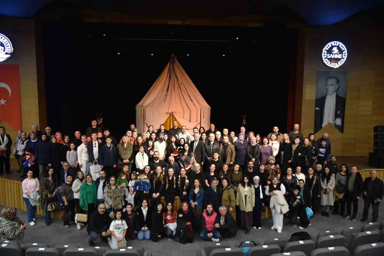 ATA SAHNE SANAT MERKEZİNDE TÜRKİYE’NİN ÖNDE GELEN SANATÇILARININ VE TİYATRO TOPLULUKLARININ...