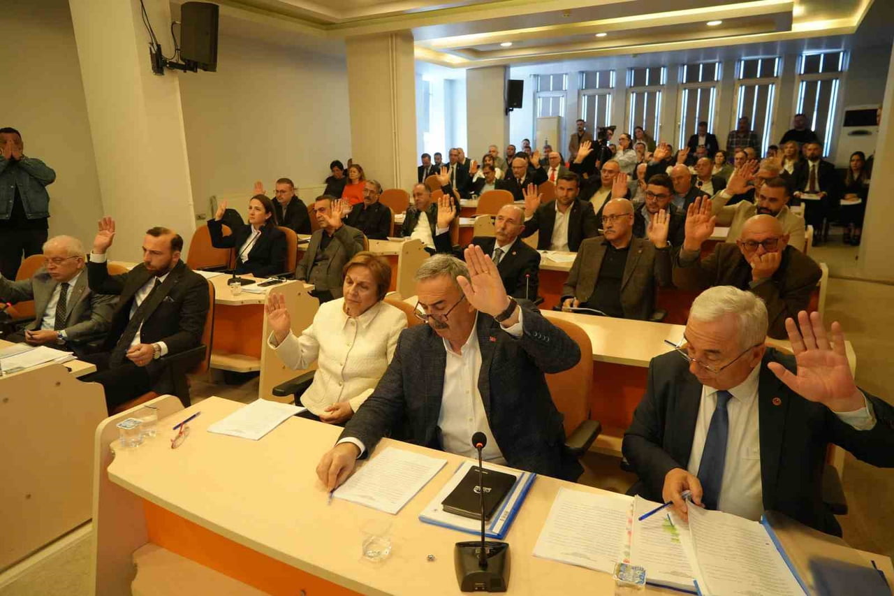 ATAKUM BELEDİYE MECLİSİ NİSAN AYI İLK OTURUMU SERHAT TÜRKEL BAŞKANLIĞINDA YAPILDI. 1’İ GÜNDEM DIŞI...