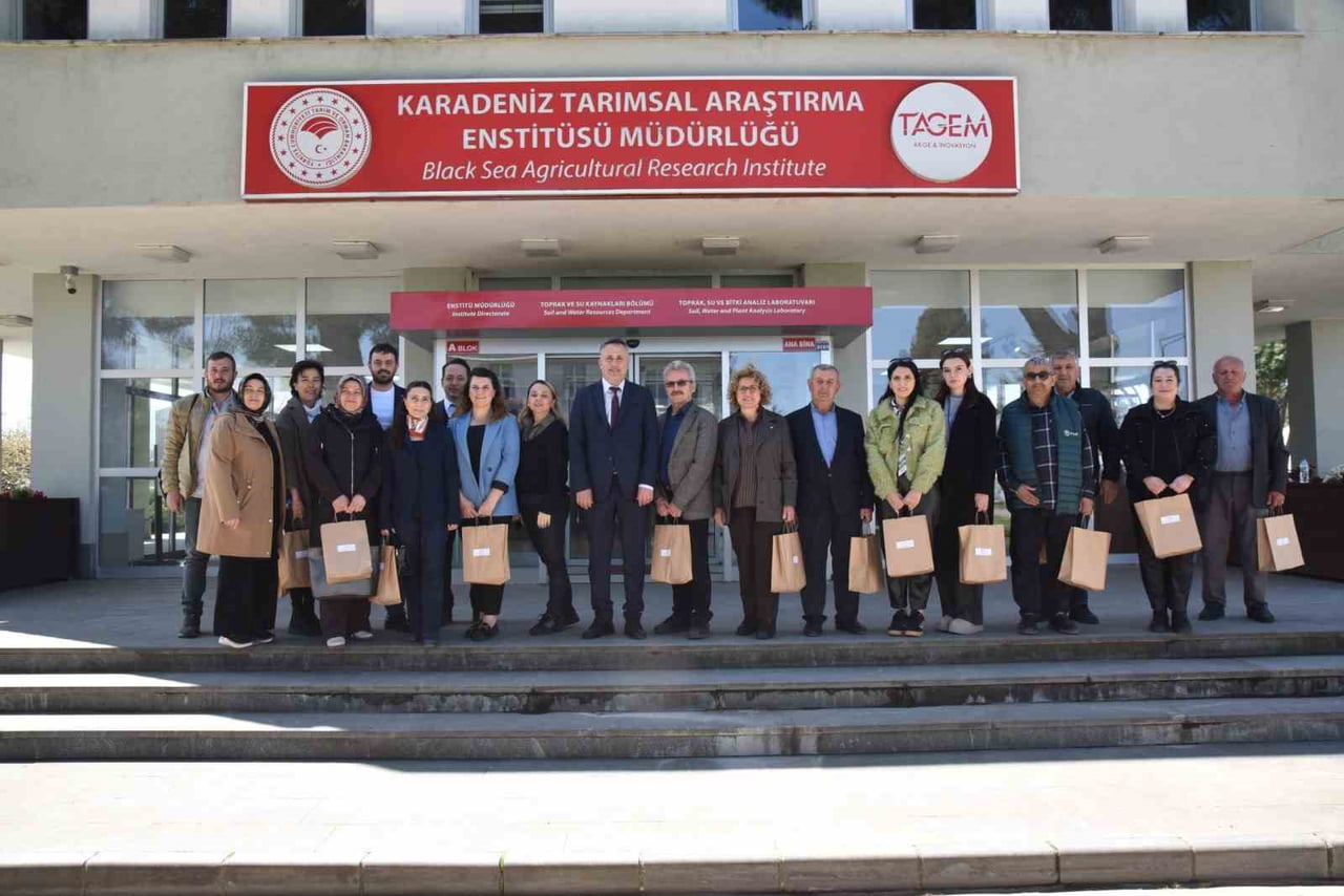 ATAKUM BELEDİYESİ ORGANİZASYONUYLA MAHALLE MUHTARLARI, KARADENİZ TARIMSAL ARAŞTIRMA...