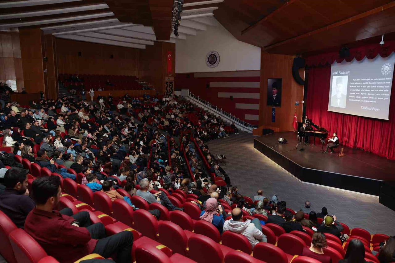 ATATÜRK ÜNİVERSİTESİ MİLLİ İRADE 15 TEMMUZ KONFERANS SALONU, SANATIN BİRLEŞTİRİCİ VE RUHU YÜCELTEN...