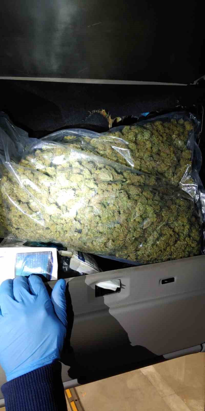 AVOKADO VE MANGO ARASINA GİZLENEN UYUŞTURUCU YAKALANDI