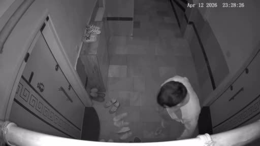 Ayakkabı hırsızı tutuklanarak cezaevine gönderildi: Hırsızlık anları kamerada