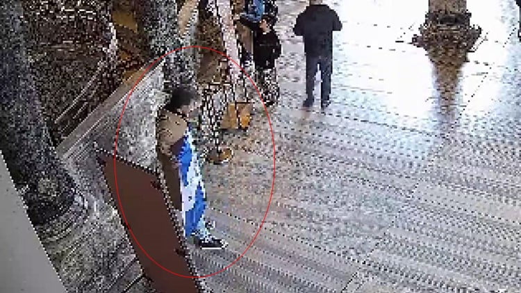 AYASOFYA-İ KEBİR CAMİ-İ ŞERİFİ'NDE YUNANCA "YA ORTODOKS OL YA DA ÖL" YAZILI BİZANS BAYRAĞIYLA...