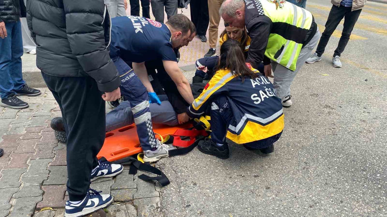 AYDIN'IN EFELER İLÇESİNDE MOTOSİKLET VE OTOMOBİLİN ÇARPIŞMASI SONUCU MEYDANA GELEN TRAFİK...