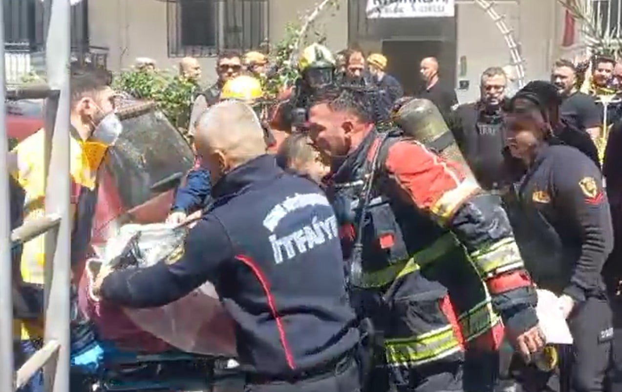 AYDIN'IN EFELER İLÇESİNDEKİ BİR EVDE HENÜZ NEDENİ BELİRLENEMEYEN PATLAMA SONRASI ÇIKAN YANGINDA...