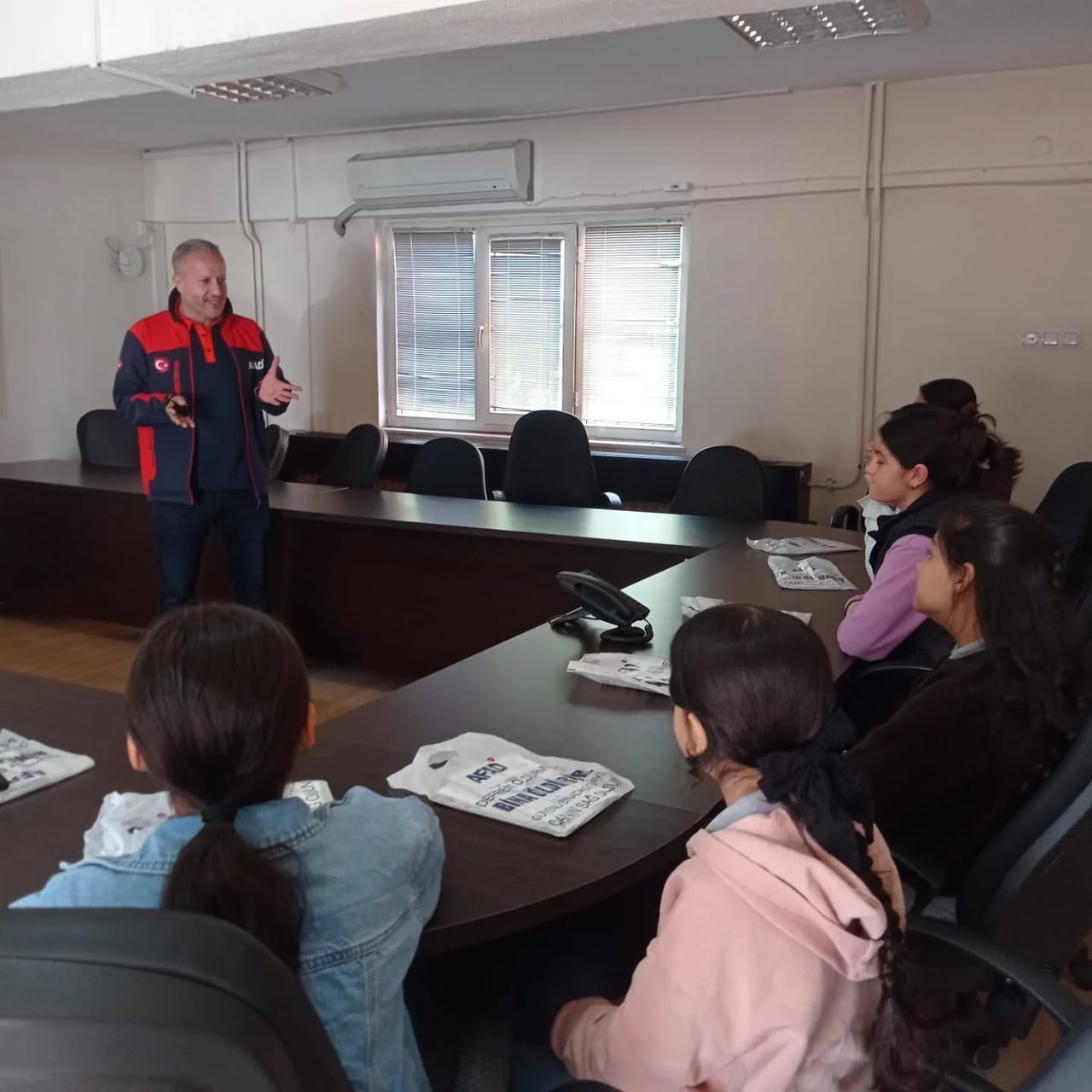 AYDIN'IN EFELER İLÇESİNDEKİ OSMAN YOZGATLI ORTAOKULU AFAD KULÜBÜ ÖĞRENCİLERİ, AFAD AYDIN İL...