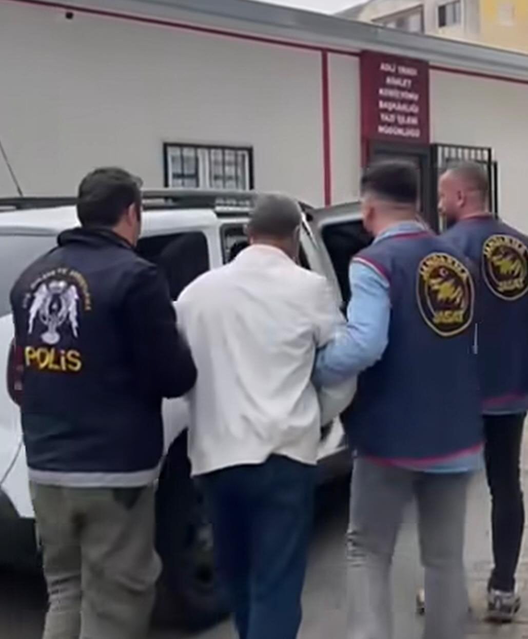 AYDIN'IN EFELER VE NAZİLLİ İLÇELERİNDE ÇEŞİTLİ SUÇLARDAN ARANAN 2 ŞAHIS JANDARMA EKİPLERİNCE...