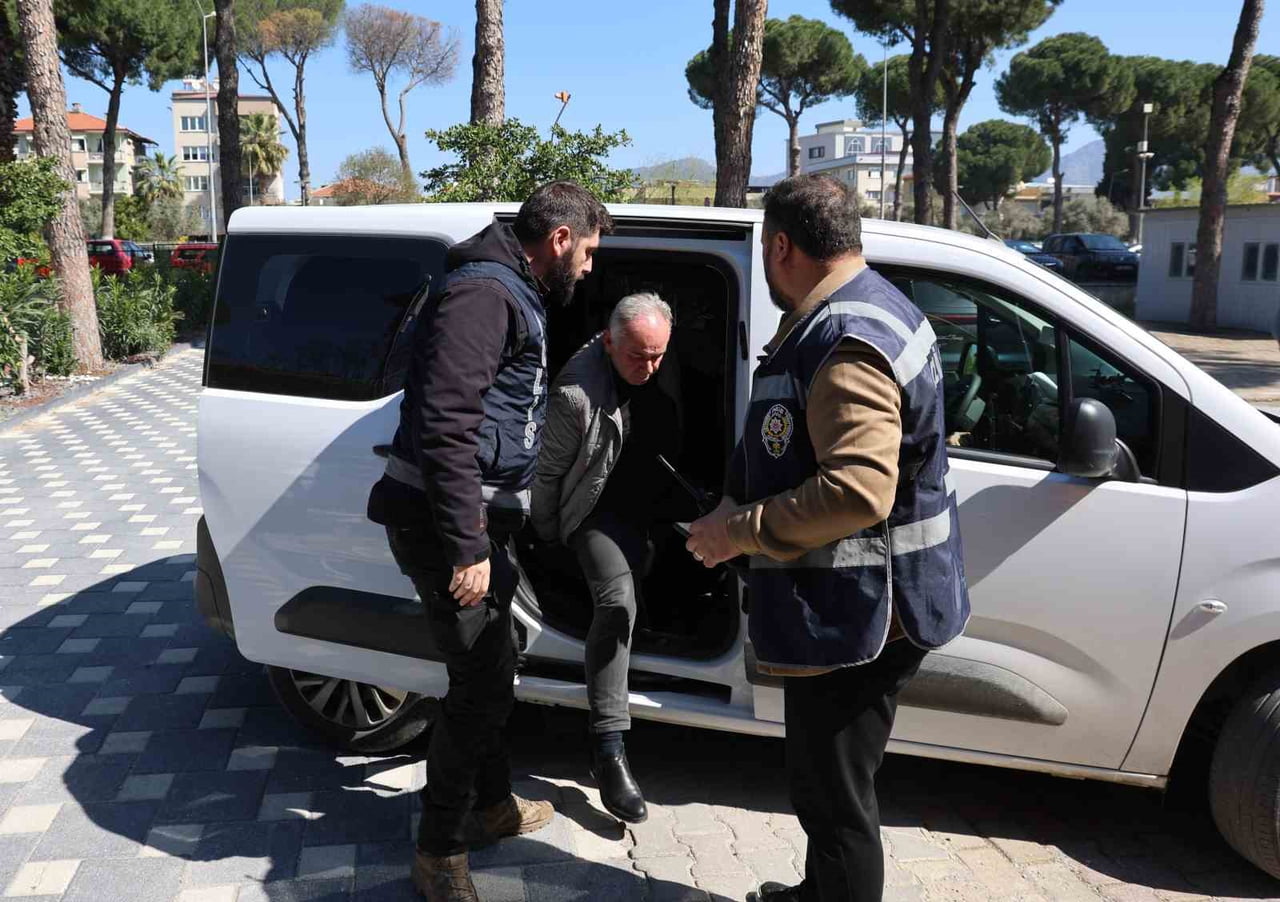 AYDIN'IN GERMENCİK İLÇESİNDE BELEDİYEYE AİT YEREL ÜRÜN SATIŞ MAĞAZASININ KURŞUNLANMASI OLAYINDA...