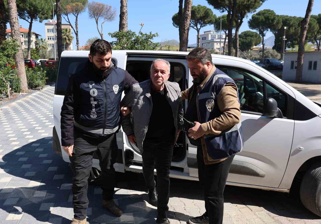 AYDIN'IN GERMENCİK İLÇESİNDE BELEDİYEYE AİT YEREL ÜRÜN SATIŞ MAĞAZASININ KURŞUNLANMASI OLAYINDA...