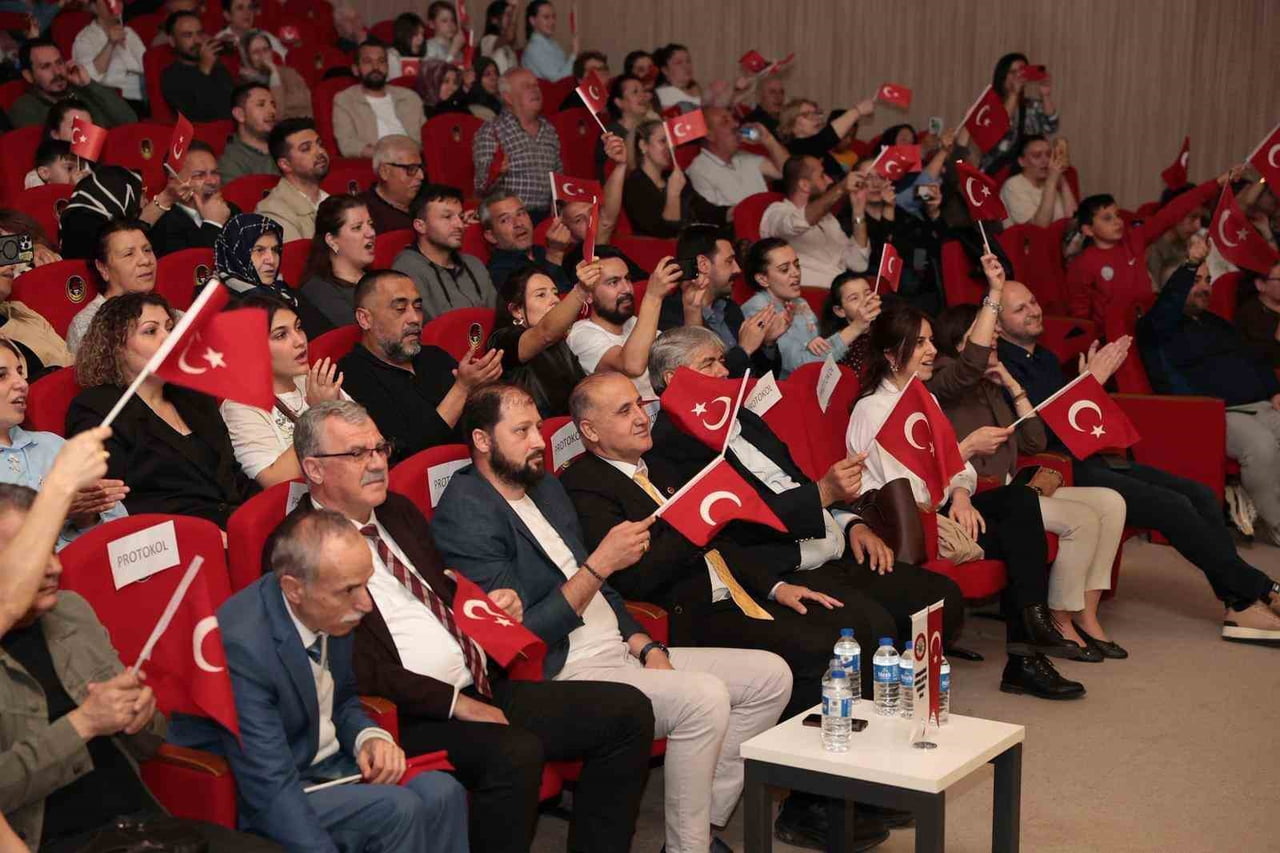 AYDIN'IN İNCİRLİOVA İLÇESİNDE İLKOKUL ÖĞRENCİLERİ TARAFINDAN HAZIRLANAN “YURDUMDAN TÜRKÜLER”...