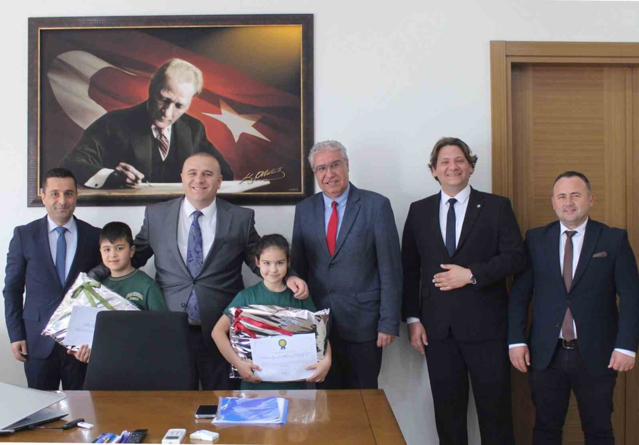 AYDIN'IN KÖŞK İLÇESİNDE EN ÇOK KİTAP OKUYAN ÖĞRENCİLERE DÜZENLENEN TÖRENLE 'TEŞEKKÜR' BELGESİ...