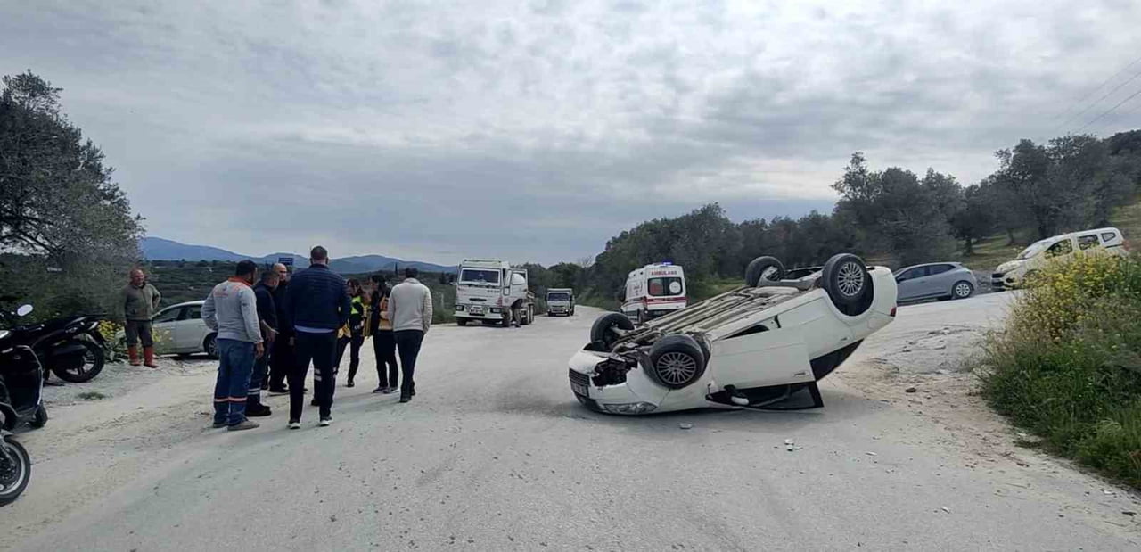 AYDIN'IN KUŞADASI İLÇESİNDE YOLA ÇIKAN BETON MİKSERİNE ÇARPMAMAK İÇİN MANEVRA YAPTIĞI ÖĞRENİLEN 80...