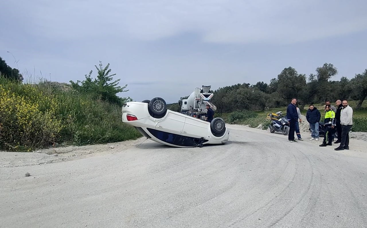 AYDIN'IN KUŞADASI İLÇESİNDE YOLA ÇIKAN BETON MİKSERİNE ÇARPMAMAK İÇİN MANEVRA YAPTIĞI ÖĞRENİLEN 80...