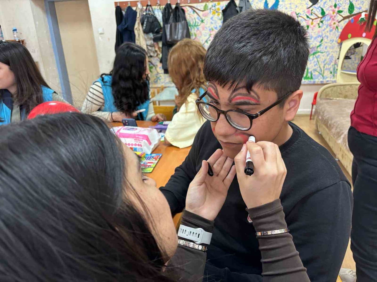 AYDIN'IN YENİPAZAR İLÇESİNDE GÖNÜLLÜ GENÇLER, ÖZEL EĞİTİM ÖĞRENCİLERİYLE BİR ARAYA GELEREK OYUN VE...