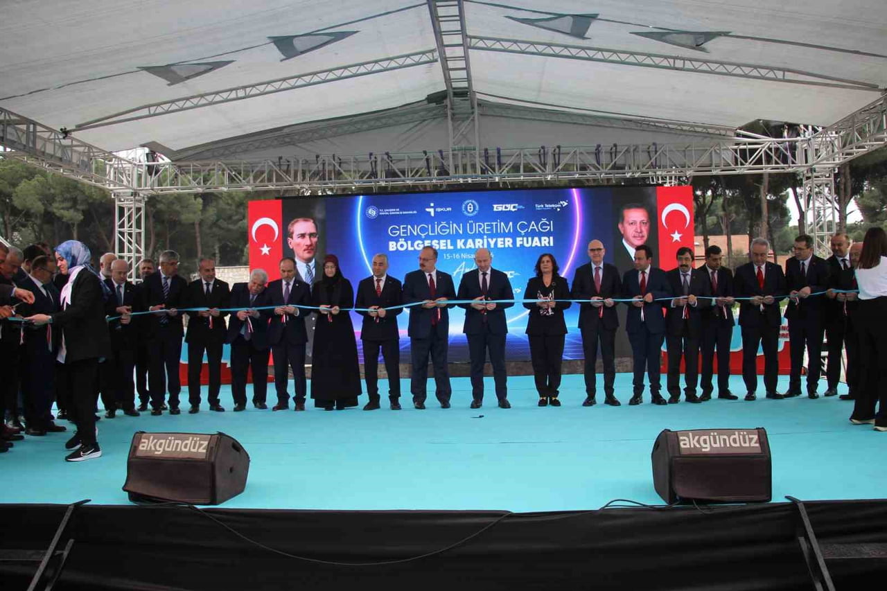 AYDIN ADNAN MENDERES ÜNİVERSİTESİ (ADÜ) EV SAHİPLİĞİNDE DÜZENLENEN EGE KARİYER FUARI 2026...