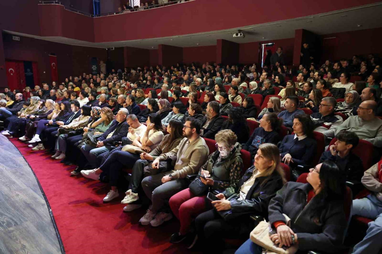 AYDIN BÜYÜKŞEHİR BELEDİYESİ TARAFINDAN DÜZENLENEN AYDIN KÜLTÜR VE SANAT ŞENLİĞİ VATANDAŞLAR...