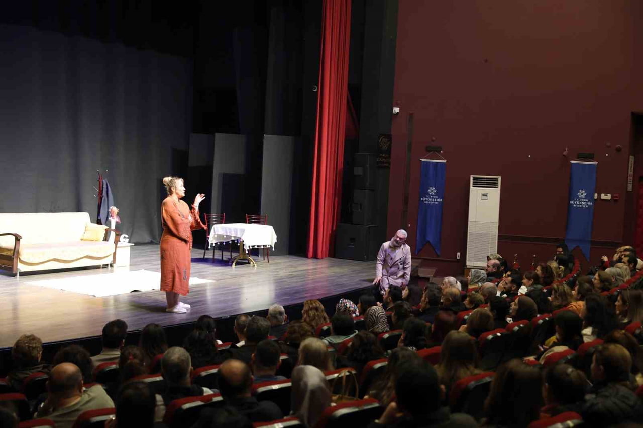 AYDIN BÜYÜKŞEHİR BELEDİYESİ TARAFINDAN DÜZENLENEN AYDIN KÜLTÜR VE SANAT ŞENLİĞİ VATANDAŞLAR...