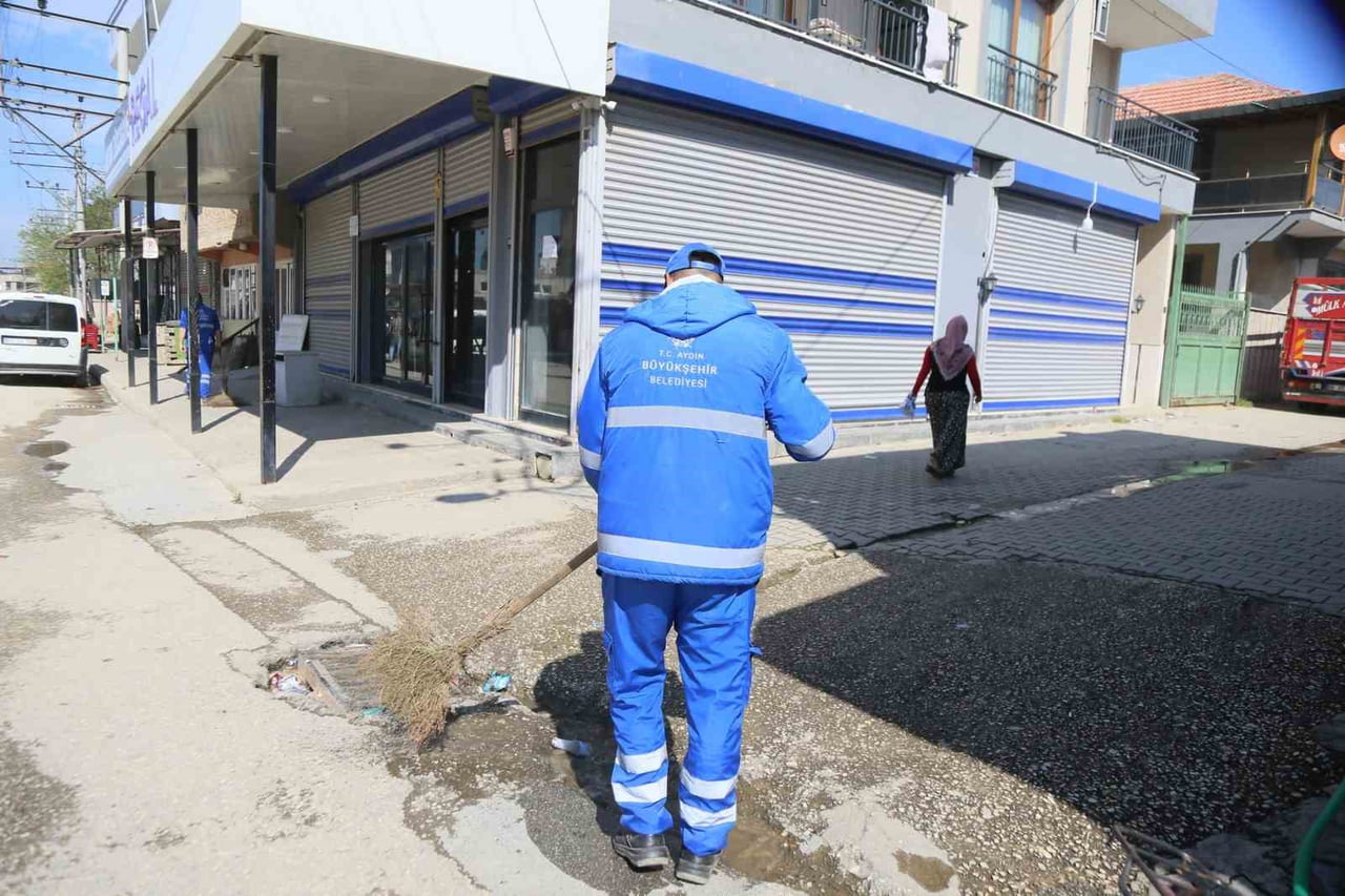 AYDIN BÜYÜKŞEHİR’DEN ACARLAR’DA ÇEVRE DÜZENLEME VE BAKIM ÇALIŞMASI