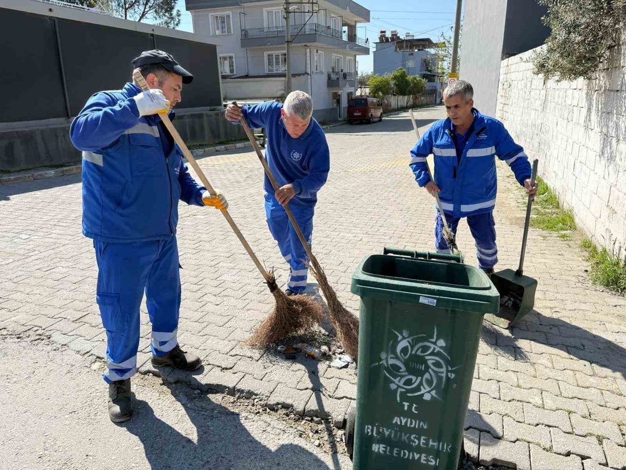 AYDIN BÜYÜKŞEHİR’DEN, ÇEVRE DÜZENLEME VE BAKIM ÇALIŞMASI