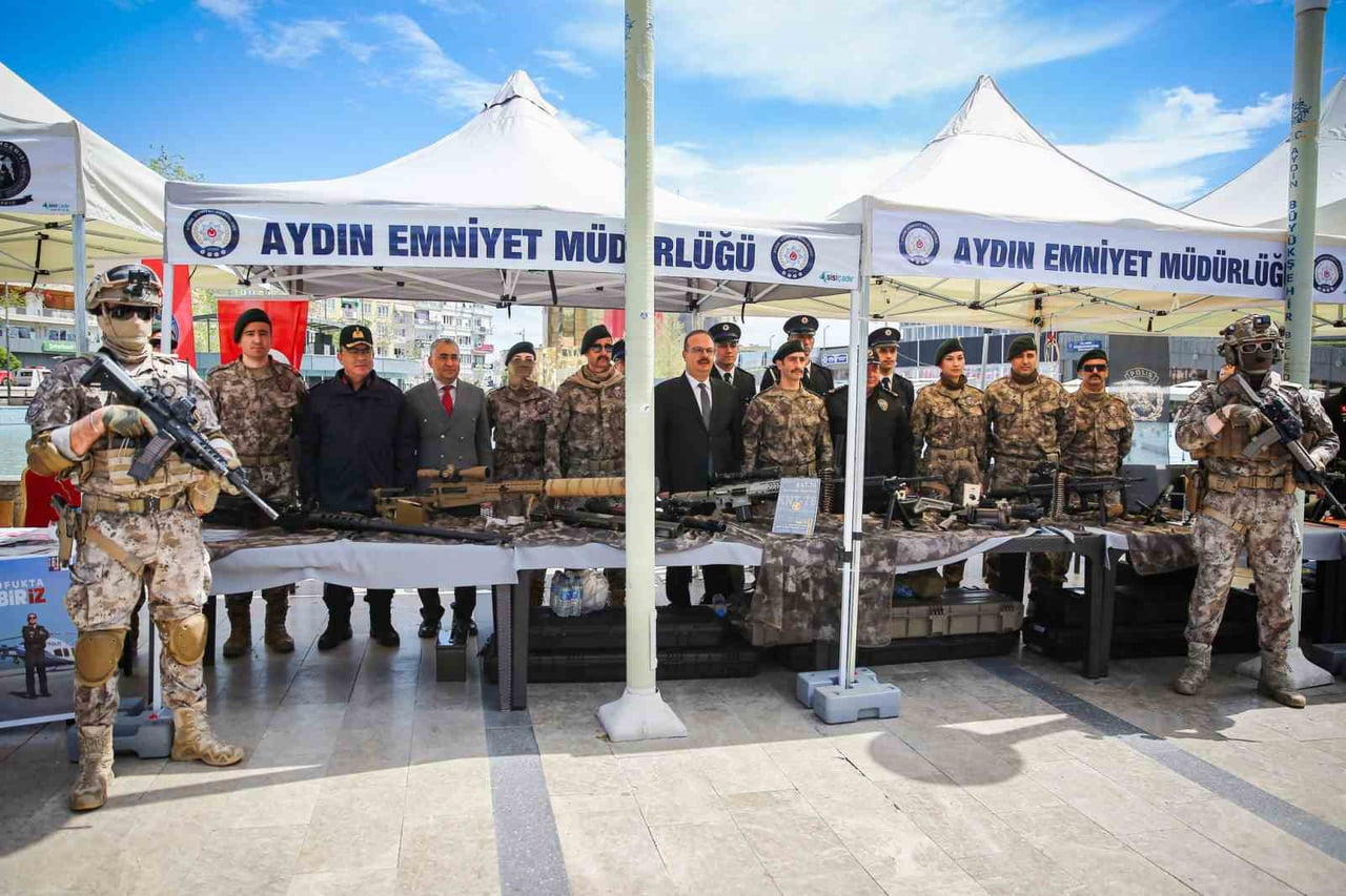 AYDIN’DA POLİS HAFTASI KAPSAMINDA KURULAN TANITIM STANDI VATANDAŞLARDAN YOĞUN İLGİ GÖRDÜ. EMNİYET...