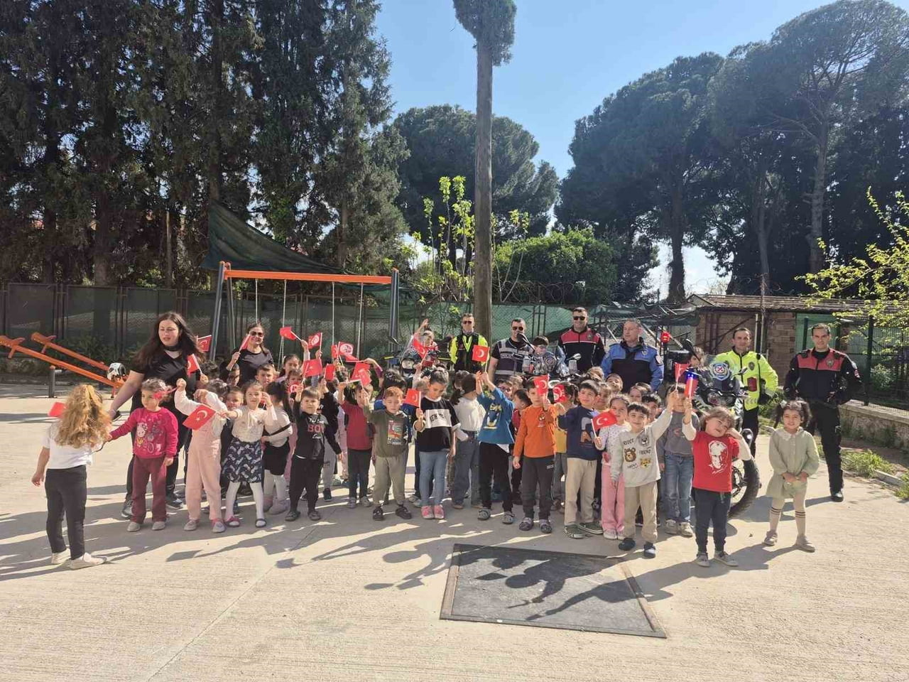 AYDIN’DA POLİSLERDEN ÖĞRENCİLERE BİLGİLENDİRME