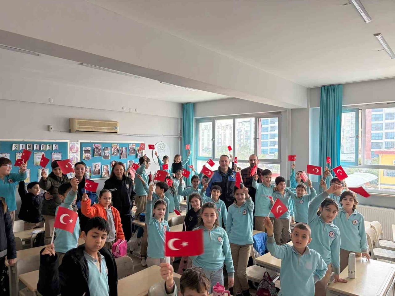 AYDIN’DA POLİSLERDEN ÖĞRENCİLERE BİLGİLENDİRME