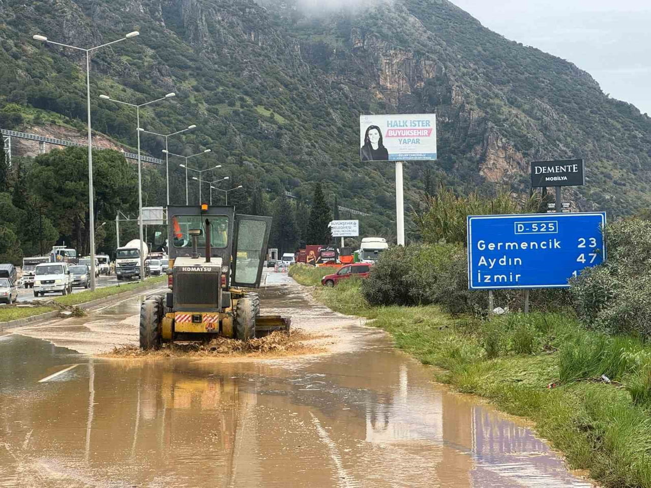 AYDIN’DA YAKLAŞIK 72 SAATTİR DEVAM EDEN SAĞNAK YAĞIŞ İL GENELİNDE HAYATI OLUMSUZ ETKİLEMEYE...