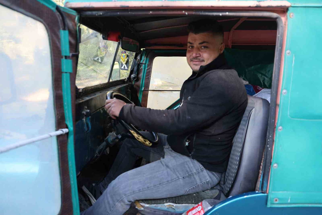 AYDIN’DA YAŞAYAN 27 YAŞINDAKİ MEHMET KARADAĞ, KENDİSİNDEN 37 YAŞ BÜYÜK OLAN CİPİYLE EKMEK PARASINI...