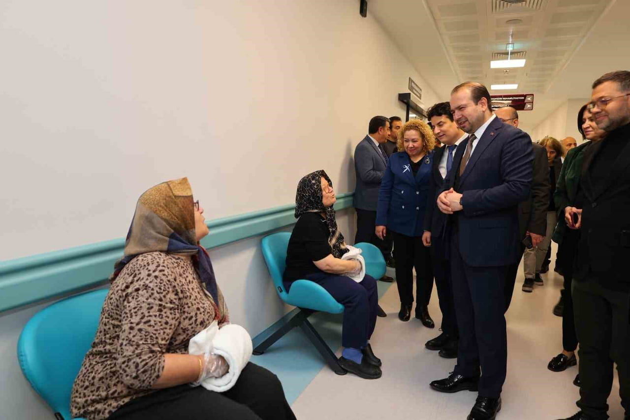 AYDIN İL SAĞLIK MÜDÜRÜ ESER ŞENKUL, AYDIN ŞEHİR HASTANESİ FİZİK TEDAVİ VE REHABİLİTASYON ÜNİTESİNİ...