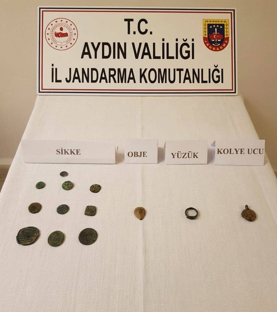 AYDIN’IN BOZDOĞAN İLÇESİNDE TARİHİ ESER KAÇAKÇILIĞINA YÖNELİK DÜZENLENEN OPERASYONDA 4 ŞÜPHELİ...