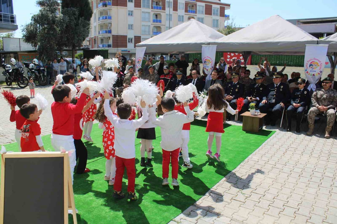 AYDIN’IN EFELER İLÇESİNDE BULUNAN ŞEHİT POLİS DEMET SEZEN ANAOKULU ÖĞRENCİLERİ HAZIRLADIKLARI...