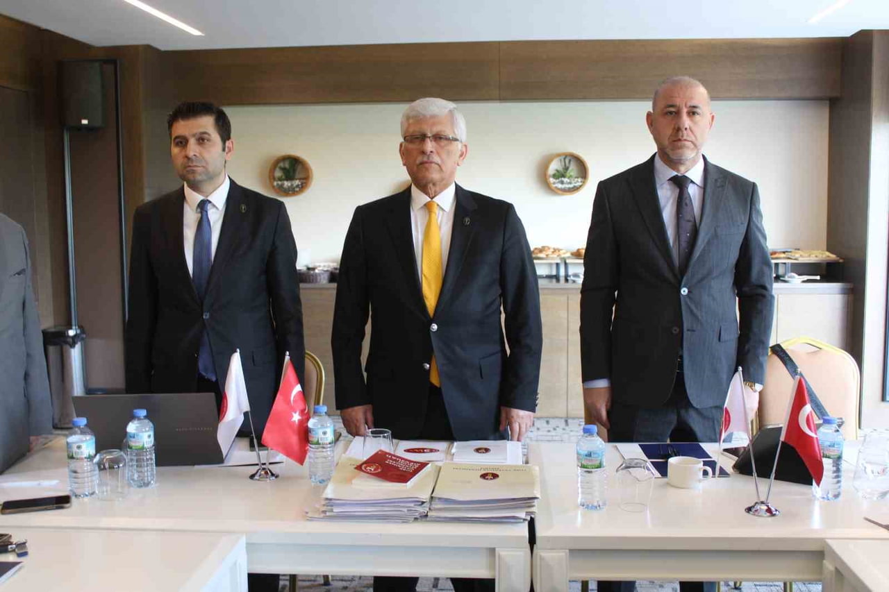 AYDIN’IN EV SAHİPLİĞİNDE ÜLKE GENELİNDEKİ VETERİNERLERİN SORUNLARININ GÖRÜŞÜLDÜĞÜ 3. BÖLGE ODALARI...