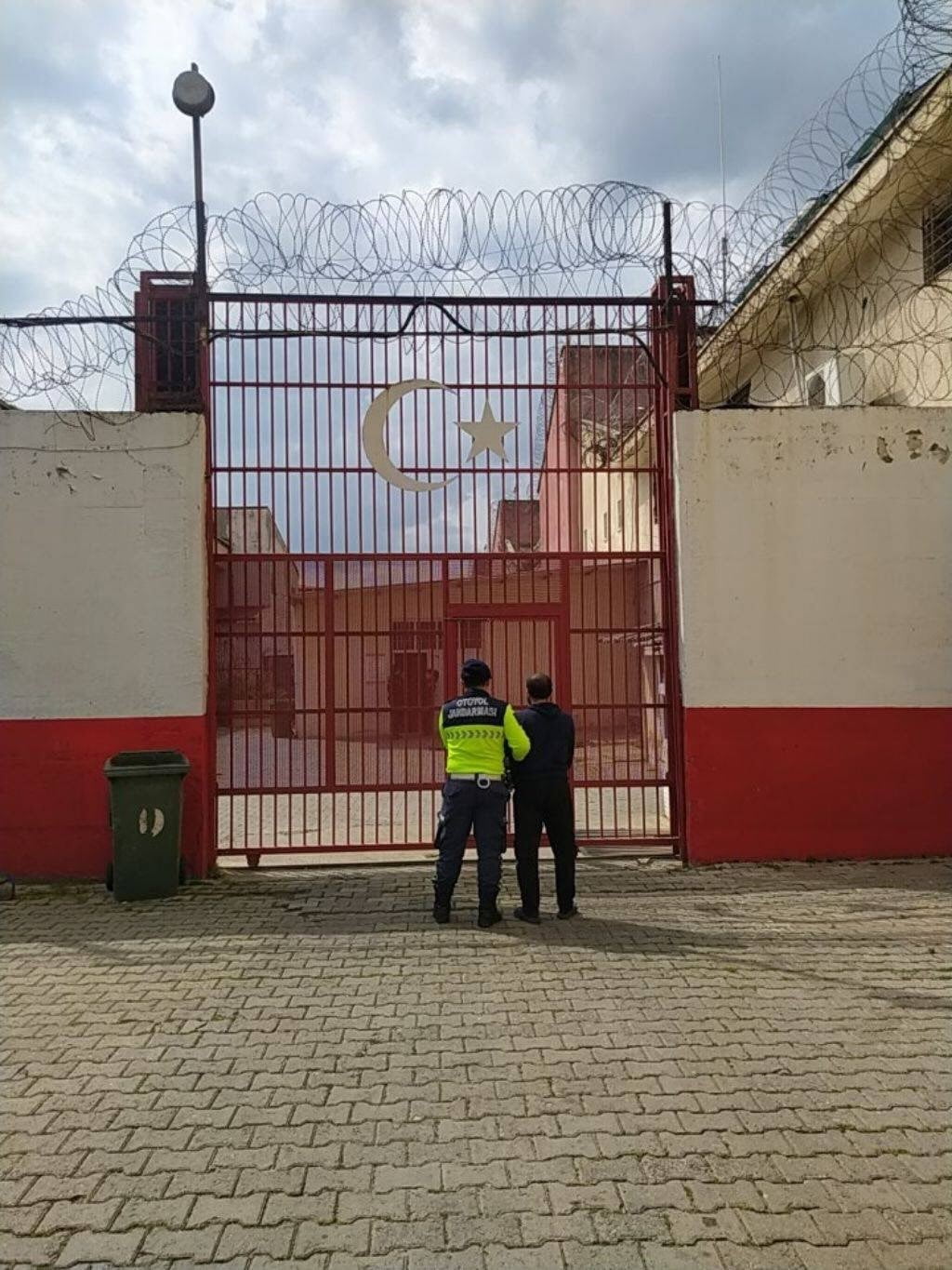 AYDIN’IN GERMENCİK İLÇESİNDE HAKKINDA KESİNLEŞMİŞ HAPİS CEZASI BULUNAN BİR HÜKÜMLÜ JANDARMA...