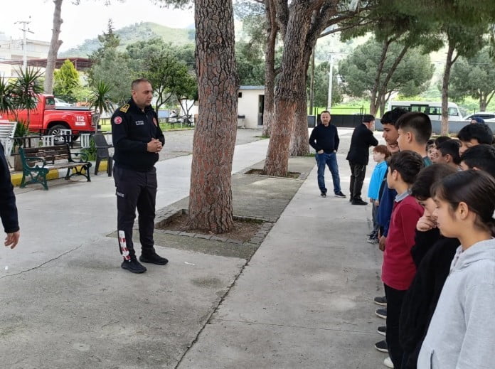 AYDIN’IN NAZİLLİ İLÇESİNDE ŞEHİT CELAL GÜNGÖR ORTAOKULU ÖĞRENCİLERİNE YÖNELİK YANGIN BİLGİLENDİRME...