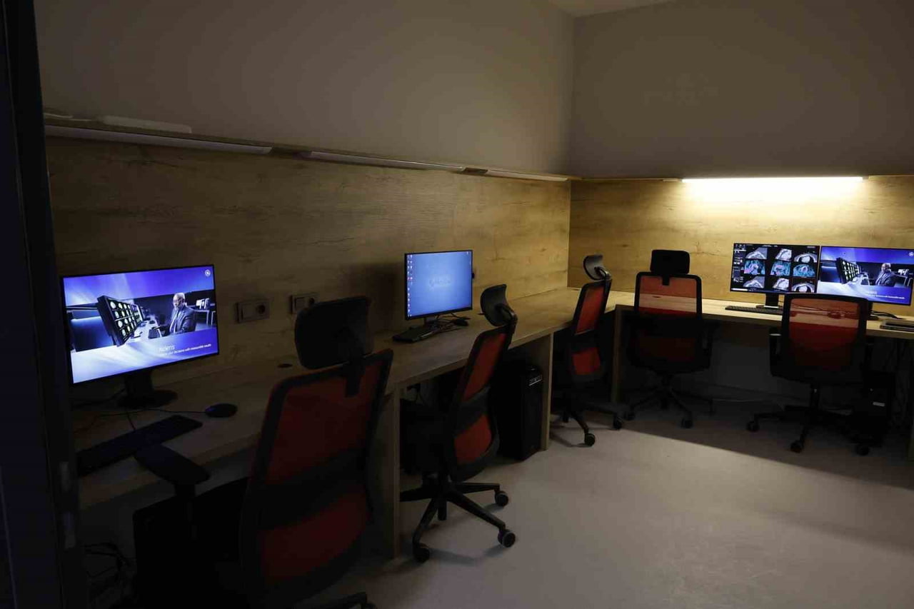 AYDIN ŞEHİR HASTANESİ'NDE KURULAN SON TEKNOLOJİ GÖRÜNTÜLEME VE RADYOTERAPİ SİSTEMLERİYLE...