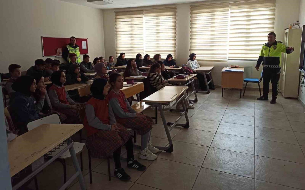 AYDINTEPE'DE ÖĞRENCİLERE TRAFİK EĞİTİMİ VERİLDİ