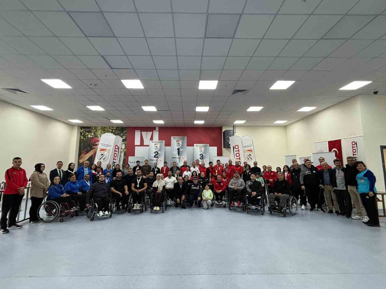 AYSEL ÖZGAN'DAN ALTIN MADALYA