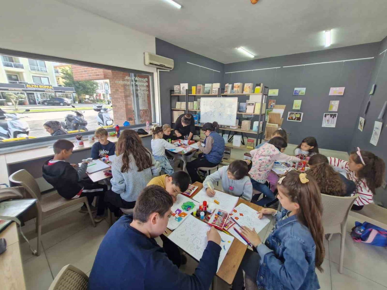 AYVALIK BELEDİYESİ’NİN RESİM ATÖLYELERİNE YOĞUN İLGİ