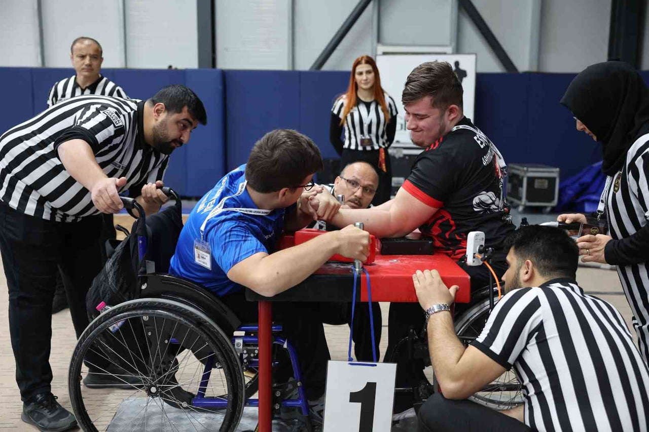 BAĞCILAR BELEDİYESİ, ENGELLİLER SPOR KULÜBÜ SPORCULARI, YALOVA'DA DÜZENLENEN TÜRKİYE BİLEK GÜREŞİ...
