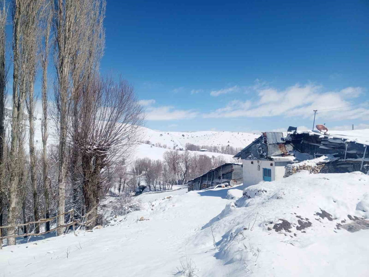 BAHARI BEKLEYEN SİVAS’TA HAVA SICAKLIKLARININ DÜŞMESİ İLE YÜKSEK KESİMLER YENİDEN KARLA...