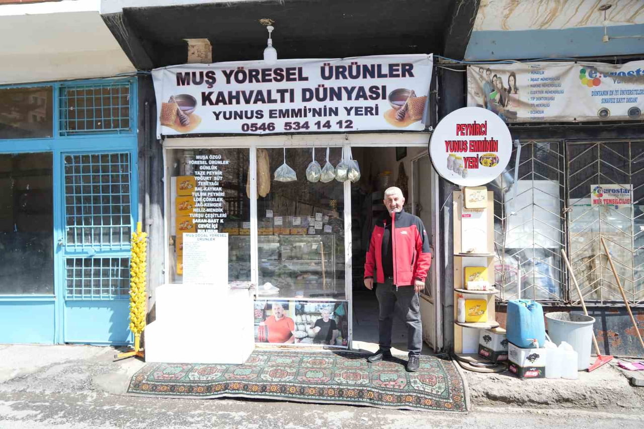 BAHARIN GELİŞİYLE TEZGÂHLARDA YERİNİ ALAN ÇİRİŞ OTU, MUŞ’TA BAŞLATILAN "ASKIDA" UYGULAMASIYLA...