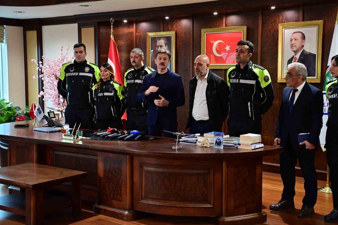 BAHÇELİEVLER’DE MOTOSİKLETLİ ZABITA EKİPLERİNİN ZAMANLA YARIŞARAK HASTANEYE ULAŞTIRDIĞI 3 AYLIK...